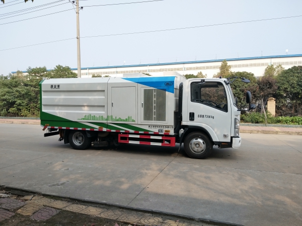神绿通牌SLV5070TXCQ型吸尘车（中型车）