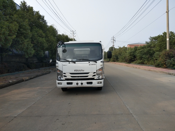 神绿通牌SLV5070TXCQ型吸尘车（中型车）