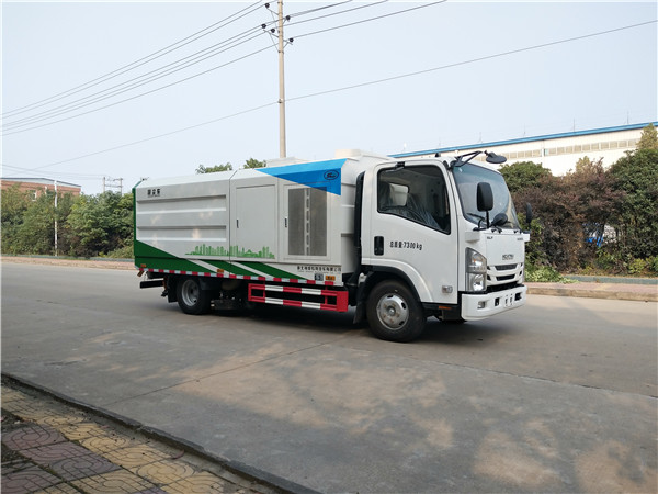 神绿通牌SLV5070TXCQ型吸尘车（中型车）