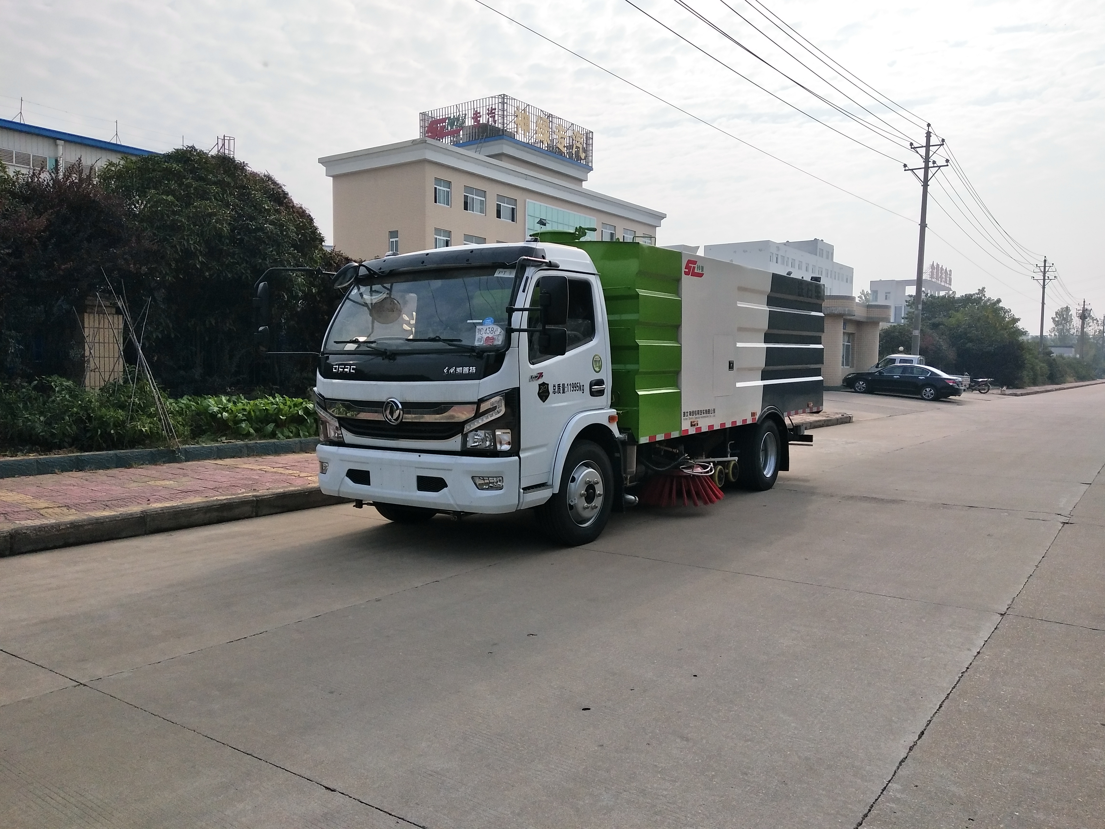神绿通牌SLV5120TXSE型洗扫车（中型车）