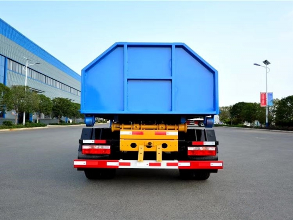 SLV5070ZXXE车厢可卸垃圾车（5方勾臂车）