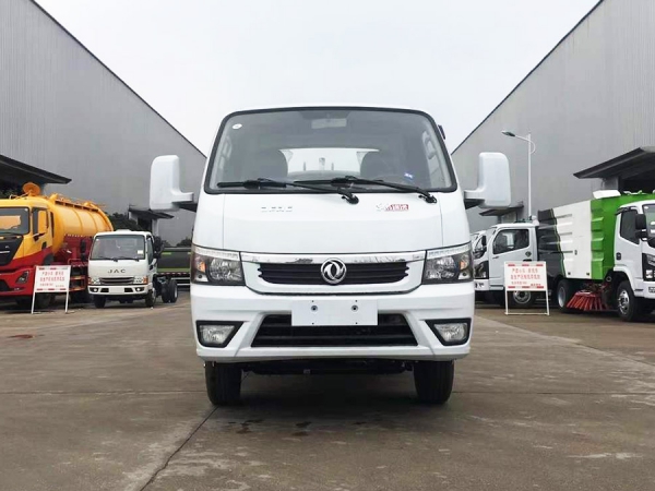 东风途逸蓝牌3吨洒水车
