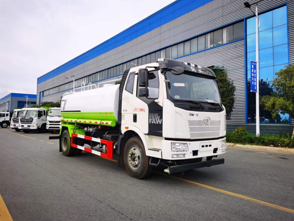 解放12吨洒水车