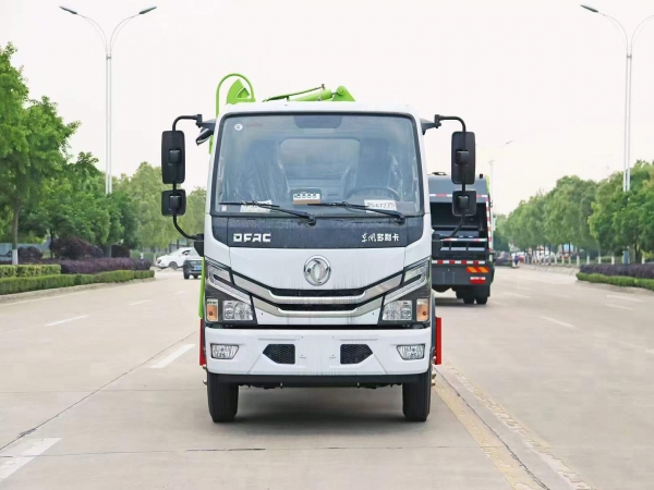 东风小多利卡 5方 挂桶垃圾车