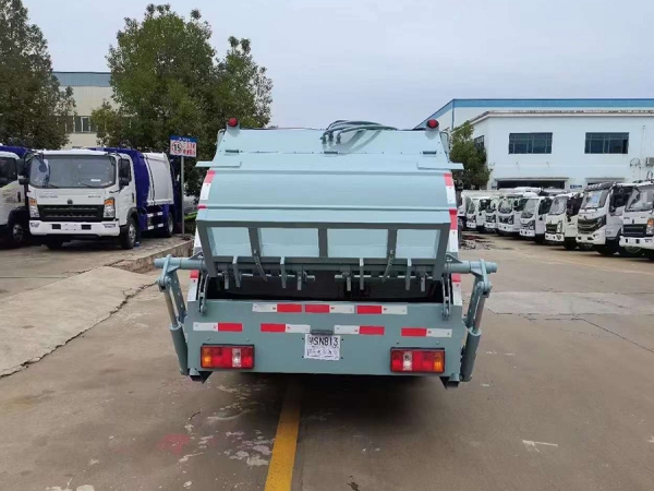 凯马4方蓝牌压缩垃圾车