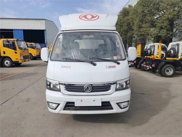 东风途逸3-4方蓝牌挂桶垃圾车