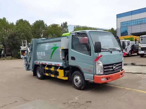 凯马4方蓝牌压缩垃圾车