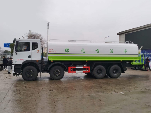 东风华神前四后八25吨洒水车