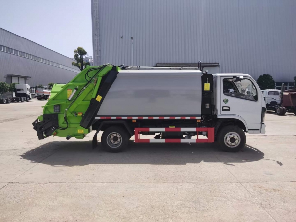 东风福瑞卡6方压缩垃圾车