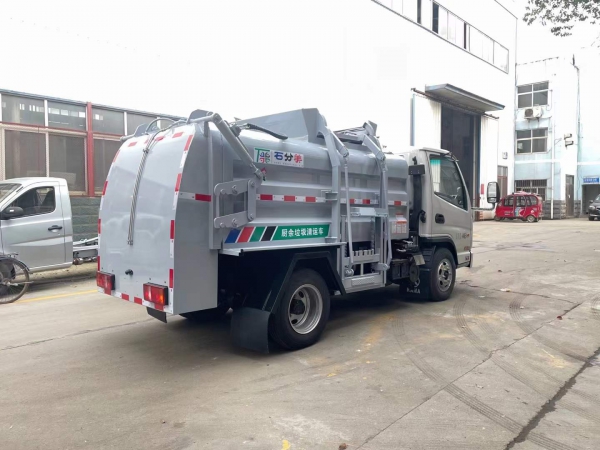凯马4方挂桶式垃圾车