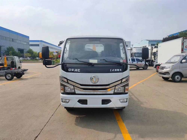 东风D6 勾臂垃圾车（5方）