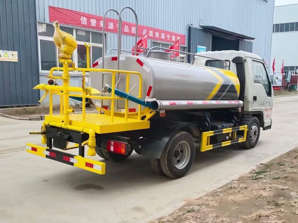 福田时代2.5吨洒水车