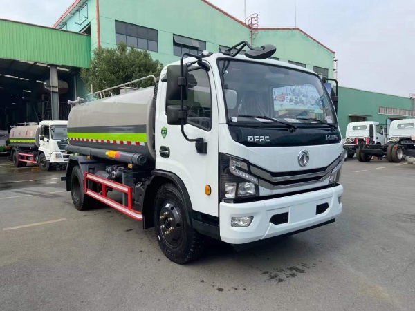 东风多利卡9吨洒水车