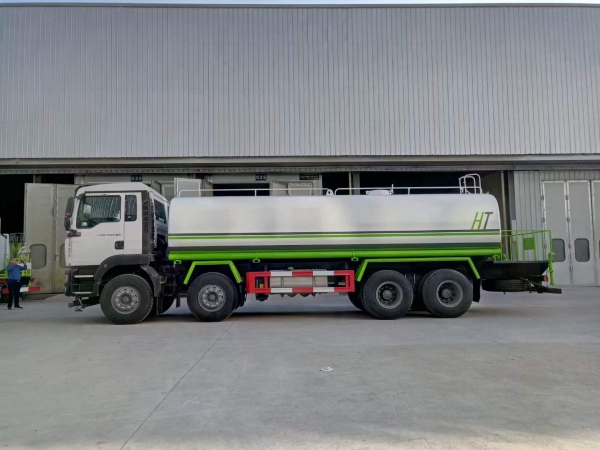 重汽汕德卡24吨洒水车