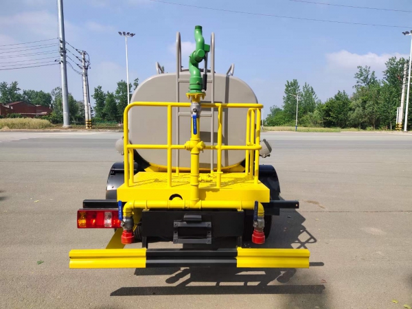 凯马2.5吨洒水车