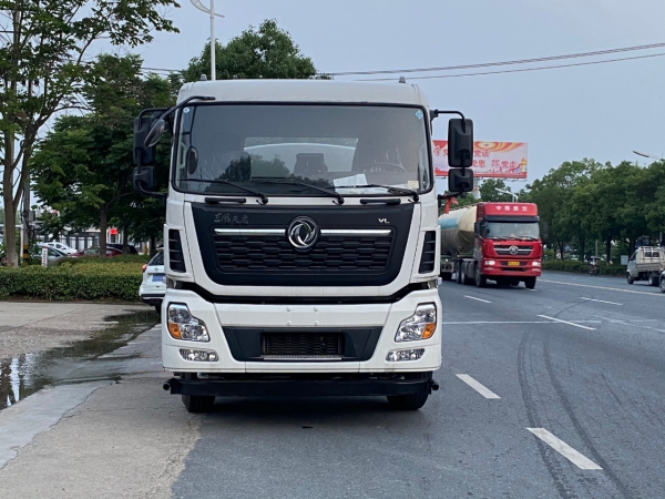 东风天龙20吨洒水车