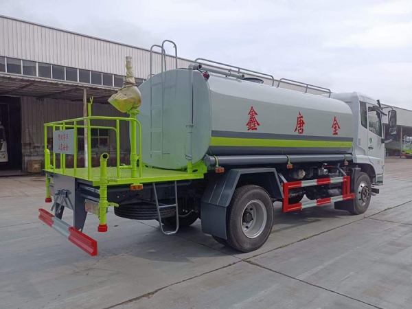 东风福瑞卡12吨洒水车