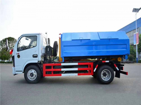 东风D6 勾臂垃圾车（5方）