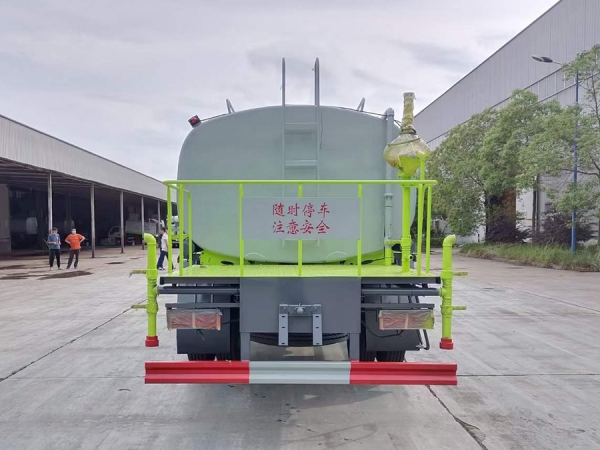 东风福瑞卡12吨洒水车