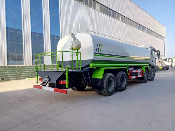 重汽汕德卡24吨洒水车