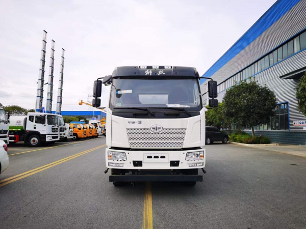 解放12吨洒水车