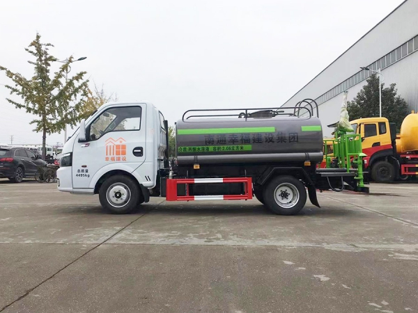 东风途逸蓝牌3吨洒水车