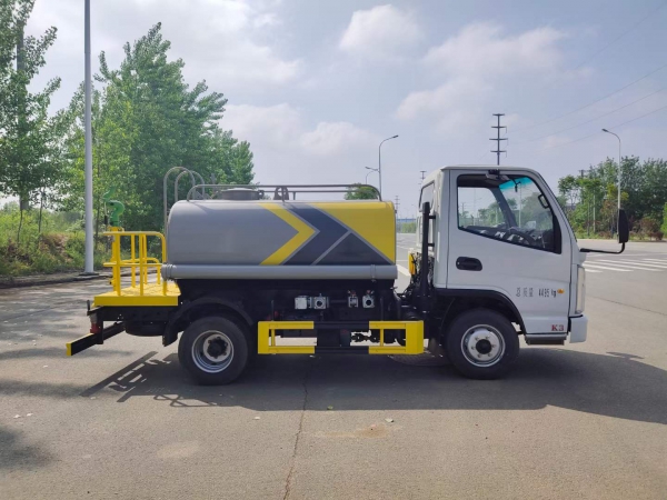 凯马2.5吨洒水车