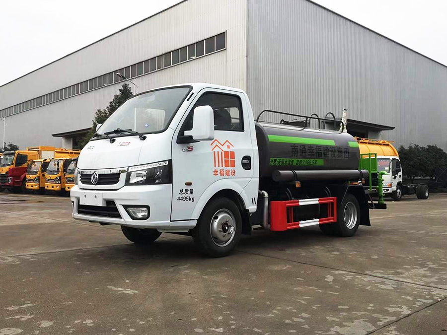 东风途逸蓝牌3吨洒水车