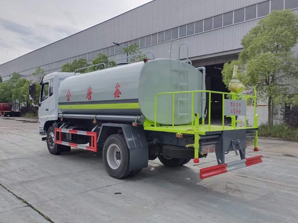 东风福瑞卡12吨洒水车