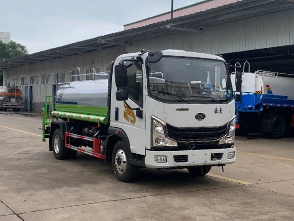 重汽豪曼5吨洒水车
