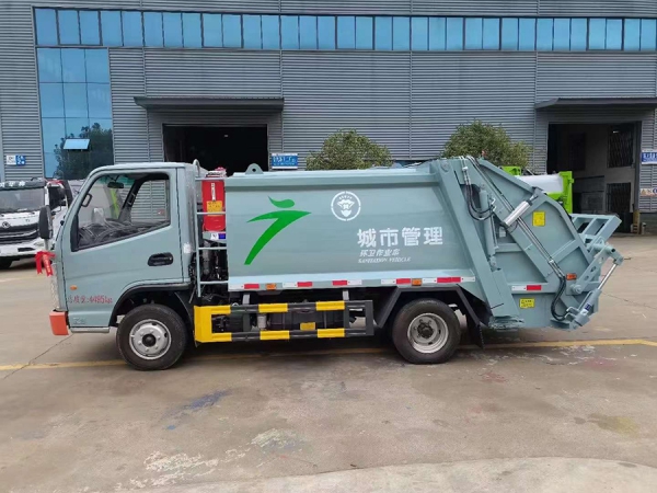 凯马4方蓝牌压缩垃圾车