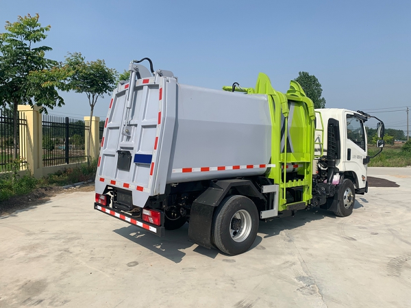 长安3方挂桶垃圾车