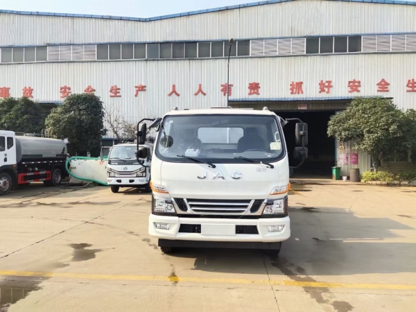 江淮骏铃4.5方餐厨垃圾车