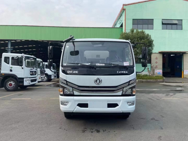 东风多利卡9吨洒水车
