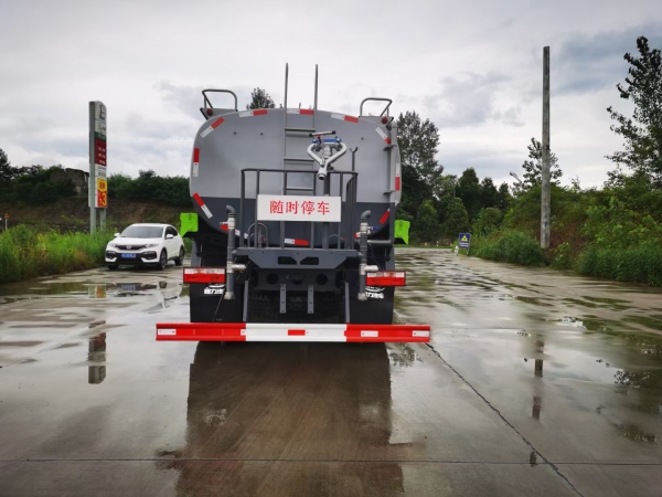 东风D9洒水车（12吨）