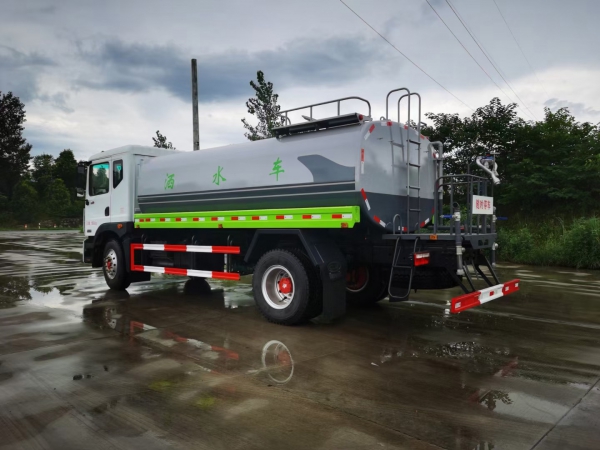东风D9洒水车（12吨）